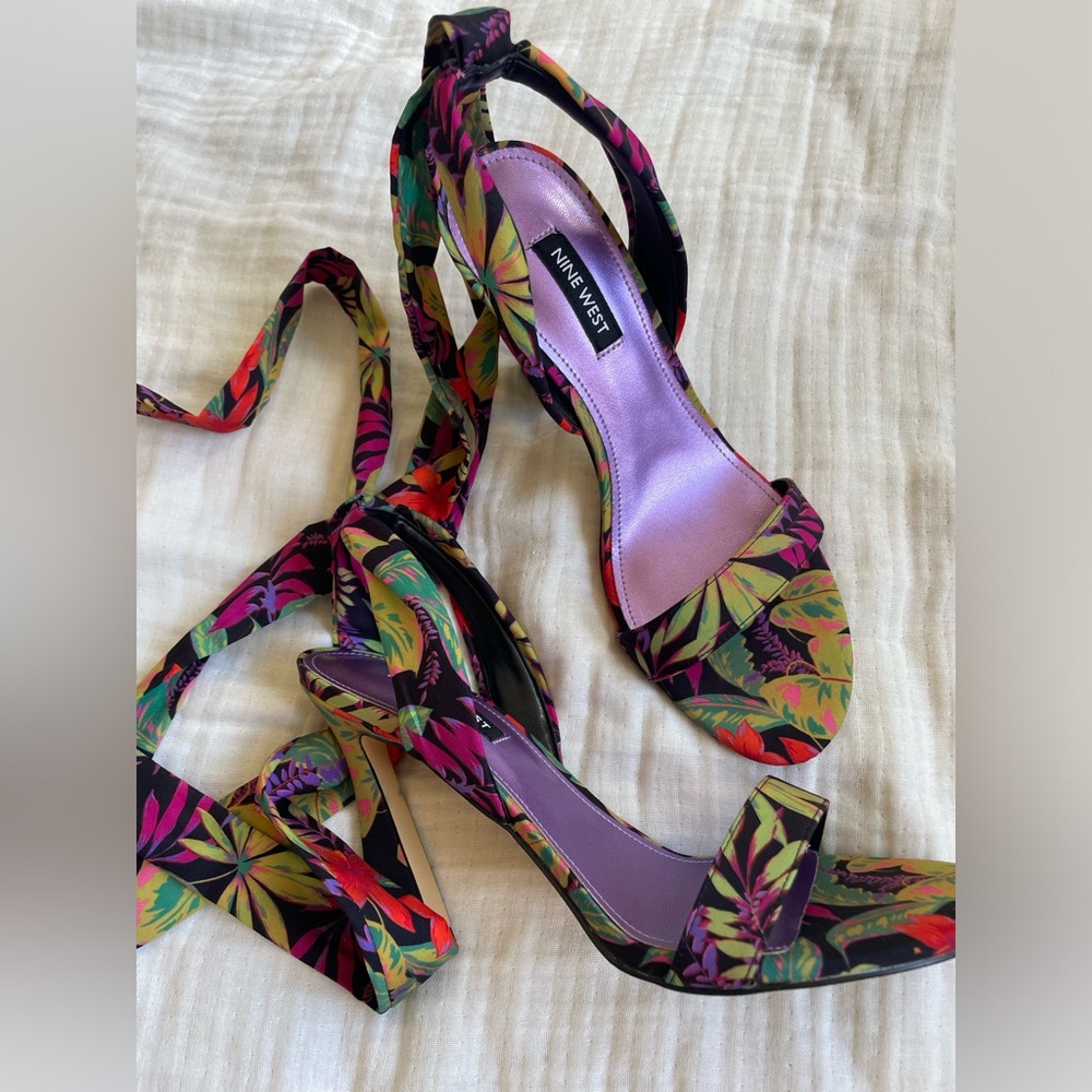 Nine West Black Strappy Heels Black and Floral